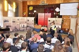 Передвижная выставка о новомучениках Коломенских в Непецинской средней школе